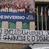 «Adepto excluído, futebol destruído»: a mensagem de protesto na sede da Liga Portugal