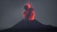 Vulcão Krakatoa entra em erupção na Indonésia