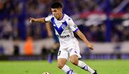 19. Thiago Almada (Vélez Sarsfield) - Este não é um nome desconhecido para alguns portugueses, não tivesse o médio argentino sido associado ao Sporting no último mercado de verão. Recentemente, renovou contrato com o Vélez Sarsfield até 2023, mas não significa que permaneça no final da presente temporada no clube.