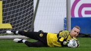 48. Luca Unbehaun (Borussia Dortmund) - É atualmente um dos guarda-redes alemães mais promissores do Mundo. Contratado pela formação aurinegra em 2016, quando tinha apenas 15 anos, segue ainda sem uma oportunidade na equipa principal. Contudo, o lugar da baliza na Youth League já é seu. Será uma questão de tempo até dar o salto para um maior grau de competitividade.
