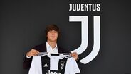 50. Pablo Moreno (Juventus) - Ainda não se estreou com a camisola da 'Vecchia Signora', mas já faz crescer água na boca dos adeptos. Com apenas 17 anos, Pablo Moreno, que marcou mais de 200 golos nas camadas jovens do Barcelona, já jogou pela equipa sub-23 da Juve e até foi convocado para um jogo da Taça de Itália na última temporada. A estreia avizinha-se.