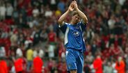 Arjan De Zeeuw - Em tempos defesa-central e capitão do Portsmouth, atualmente é um... detetive privado. Estudou medicina, mas depois de pendurar as chuteiras apercebeu-se que essa não era a sua verdadeira vocação.