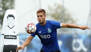 Diogo Queirós (Defesa central) - Mouscron (21 jogos/1 golo)