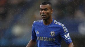 O pesadelo de Ashley Cole: ex-Chelsea foi amarrado e assaltado na mesma noite