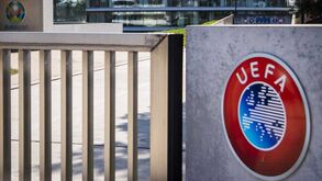 UEFA adia jogos de seleções para terminar campeonatos e provas europeias