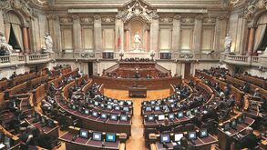 Parlamento aprova renovação do estado de emergência até 17 de abril