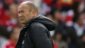 Eddie Jones mantém-se como selecionador de râguebi de Inglaterra até 2023