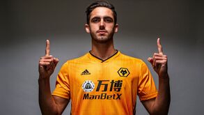 Jogador do Wolverhampton assume que testou positivo ao coronavírus 