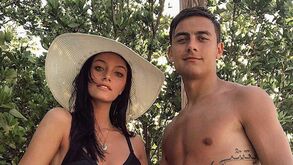 Namorada de Dybala com novo teste positivo: «Ainda tenho coronavírus»