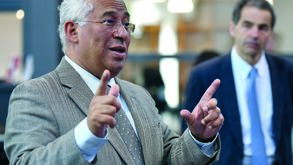 António Costa: data limite para regresso às aulas no secundário é 4 de maio