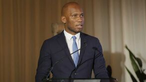 Eto'o e Drogba arrasam investigadores franceses: «Filhos da p***, os africanos não são cobaias»