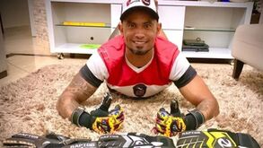 Guarda-redes Bruno contrata empresário com passado duvidoso no MMA