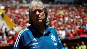 Carro blindado, salário em euros e viagens para a família: contrato de Jorge Jesus à lupa