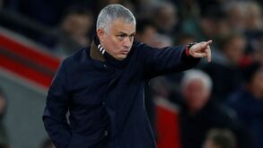 Mourinho tem de ir aos saldos