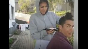 Ronaldo alerta para o 'perigo' mas Georgina não pára: assim é o estilo 'fica em casa'