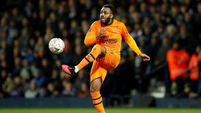 Danny Rose: «Acho bizarro tentarem dizer-nos como gastar o nosso dinheiro»