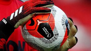 Coronavírus: Jogadores da Premier League recusam corte por reduzir receita fiscal do governo
