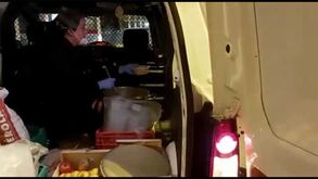 Super Dragões entregam comida nas ruas do Porto