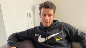 Pai retido na Grécia, filho gatinha em Réus