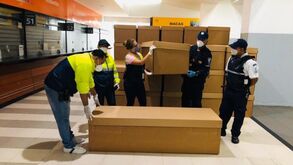 Coronavírus: Cidade do Equador enterra mortos em caixões de papelão