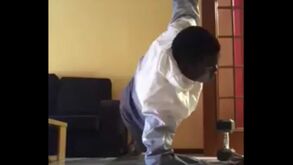 Da musculação à prancha: Babacar Niasse não facilita no trabalho de casa