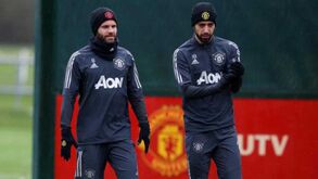 Juan Mata sobre Bruno Fernandes: «Quando o vejo de manhã canto 'Bruno, Bruno'»