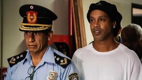 Conta na Europa foi usada para Ronaldinho pagar fiança de 1,4 milhões de euros
