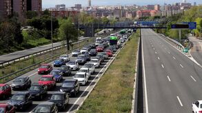 Imagens que indignam: condutores entopem estradas em Espanha em tempo de quarentena