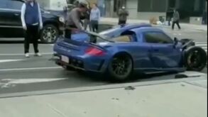 Destrói Porsche Gemballa Mirage GT de 700 mil euros nas ruas de Nova Iorque
