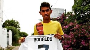 Martunis vai leiloar camisola dada por Cristiano Ronaldo para ajudar afetados pelo coronavírus