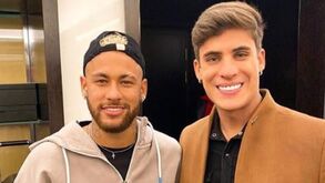 Neymar conheceu novo namorado da mãe em janeiro como fã