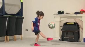 Miúdo iraniano 'declara-se' a Messi com este gesto técnico genial