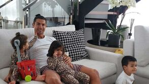 Quarentena em mansões de luxo: craques do futebol vivem assim o confinamento