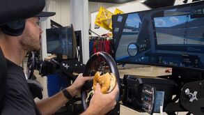 «Consegues ouvir-me, p...?»: o comentário que valeu suspensão a piloto de Nascar