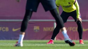 Barcelona sacrifica meio plantel para trazer quatro reforços: saiba quem está com um pé fora