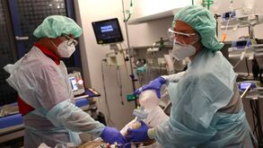 Coronavírus: Taxa de contágio na Alemanha baixou pela primeira vez para menos de um