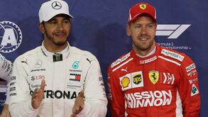 Dança de cadeiras à vista no asfalto  