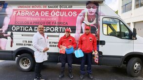 Fábrica de Óculos do Cacém e do Chiado oferecem 200 viseiras a Bombeiros.