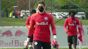 Plantel do Salzburgo voltou ao trabalho com máscaras