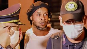 «Ronaldinho não tem maldade»: treinador brasileiro acredita na inocência de antigo jogador
