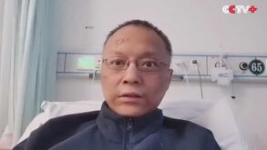 Médico chinês que acordou do coma com pele escura admite: «Fiquei assustado»