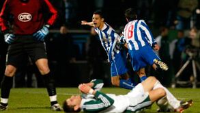 Derlei e um jogo de loucos na Grécia: «Havia arame farpado, parecia uma prisão»