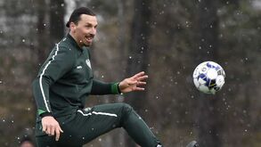 Vírus deixa futuro de Ibrahimovic em suspenso 