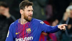 Pediu a camisola a Messi e recebeu as de meia equipa do Barcelona