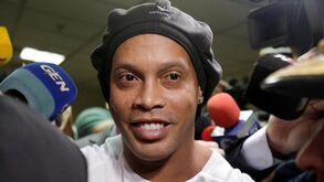 Ronaldinho quebra silêncio: «Cheguei ao Paraguai para o lançamento de um casino online...»