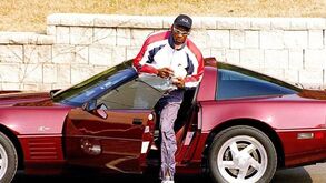 Michael Jordan também é 'rei' nos carros: dos Ferrari à paixão pelos Corvette 