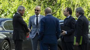 Um cenário quase nunca visto: Vieira, Pinto da Costa e Varandas lado a lado à conversa