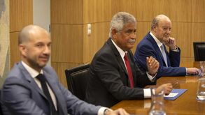 Da chegada à sala de reunião: Vieira, Pinto da Costa e Varandas quase sempre juntos