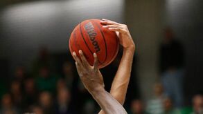 Não se joga mais nas modalidades de pavilhão em Portugal e não há campeões