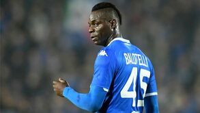 Mario Balotelli recorda 'pantufada' de Totti: «Nunca me pediu desculpa»